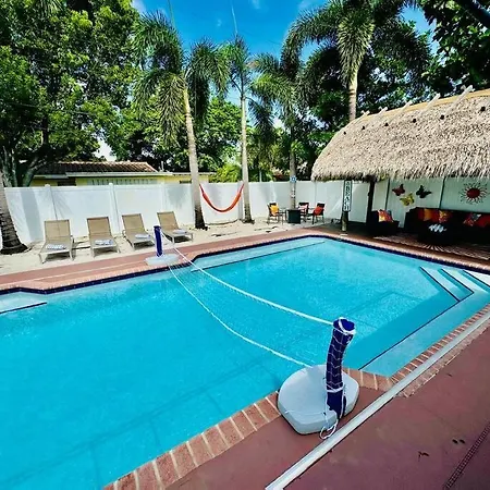 Beach And Fun Heated Pool Tiki Hut Firepit